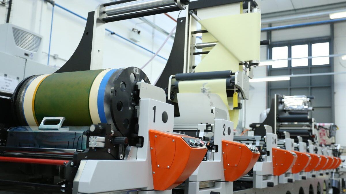 Norma mejora la producción de sus clientes con la impresora de etiquetas Edale FL3 de 9 colores